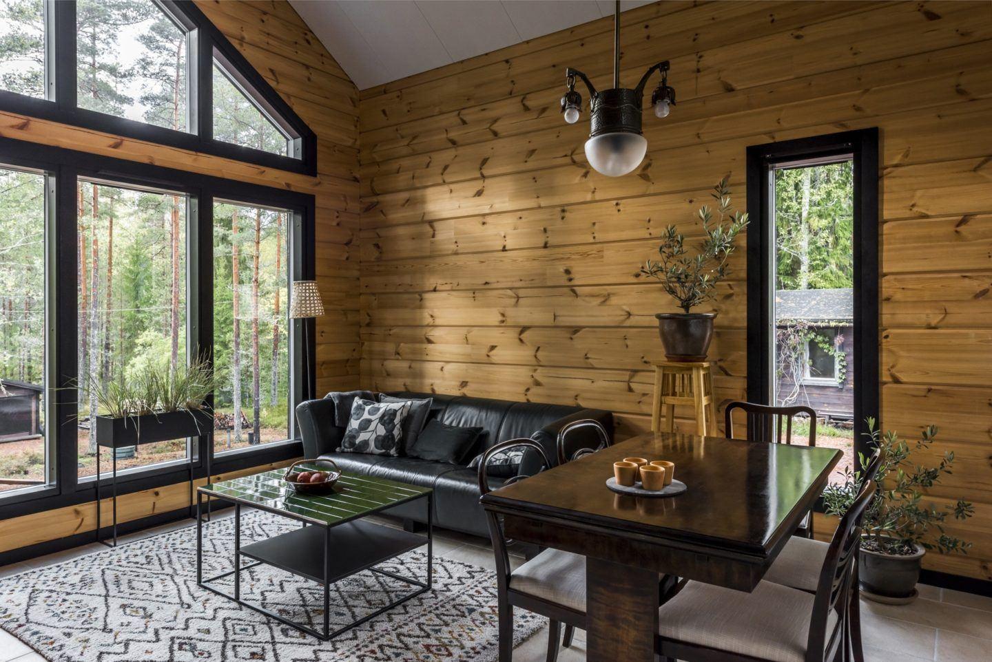 monas log house living room