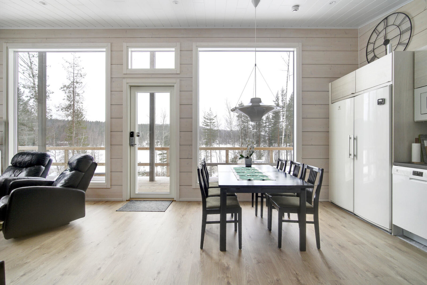 finnlamelli log cabin kitchen view