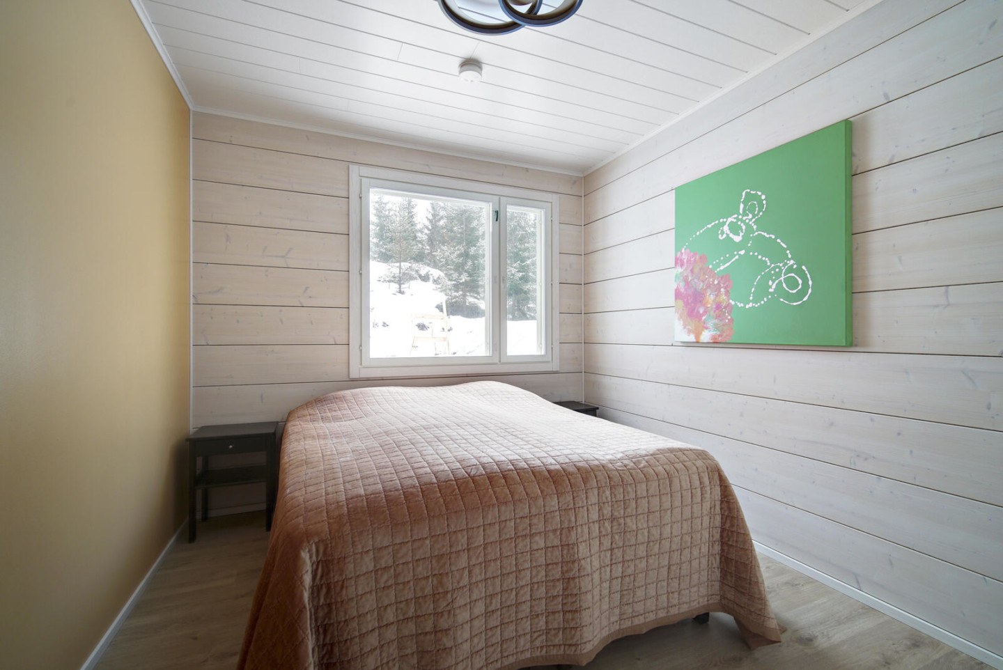 finnlamelli log cabin bedroom